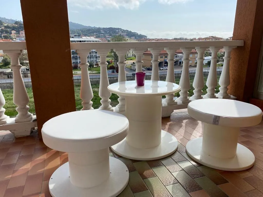 Apartamento Bbking Camelia Casa Vacanze Marina dʼAndora Italia
